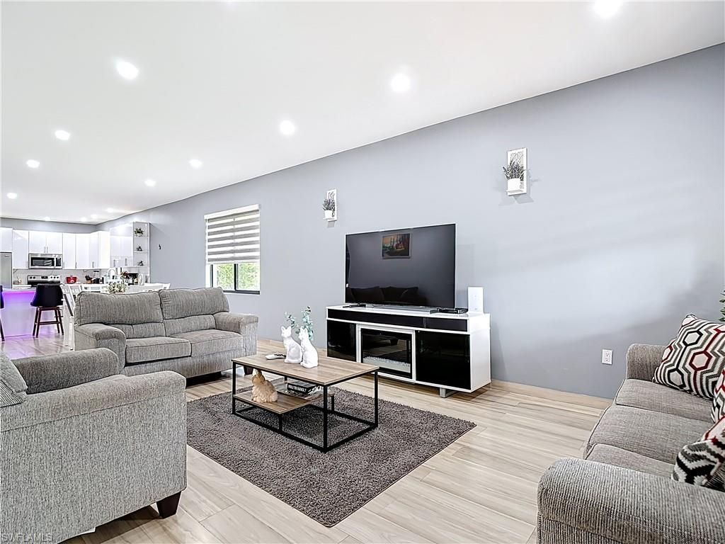 Interior, Kitchen, Living room, Recessed Lighting, Wood Texture Flooring