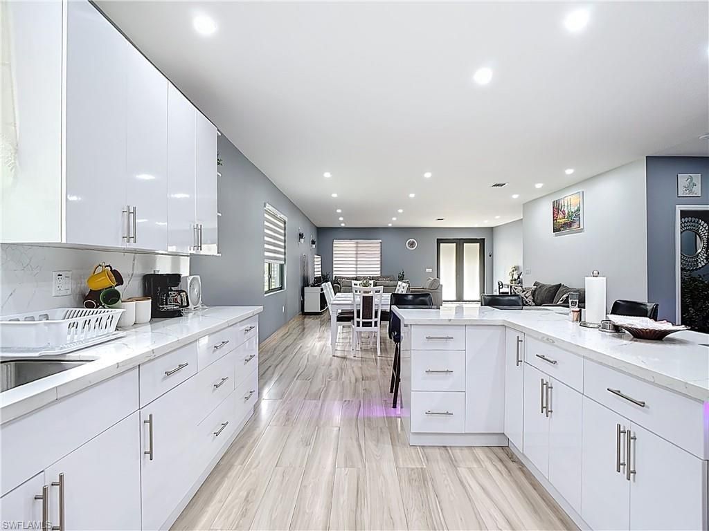 Dining room, Interior, Kitchen, Recessed Lighting, Wood Texture Flooring