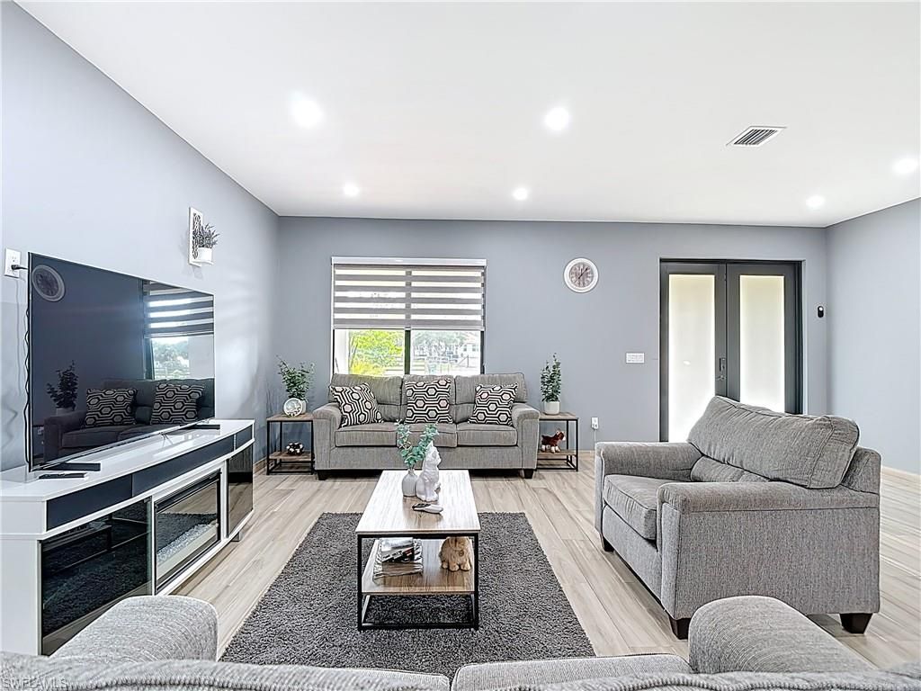 Interior, Living room, Recessed Lighting, Wood Texture Flooring