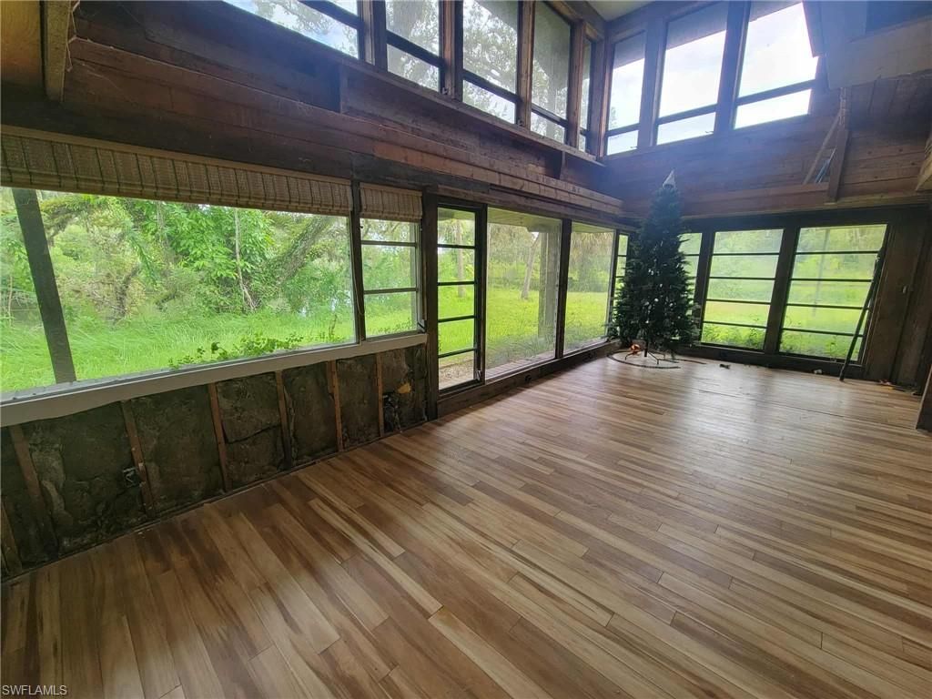 Empty room, Interior, Sun Room, Wood Texture Flooring