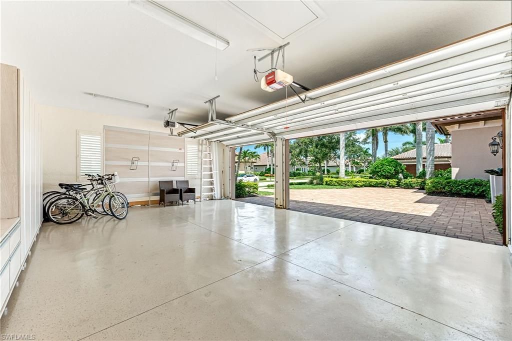Garage, Interior
