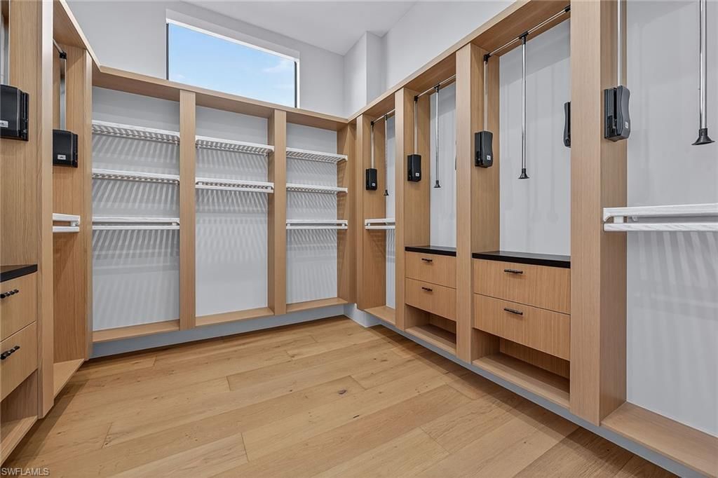 Interior, Walk-in Closets, Wood Texture Flooring