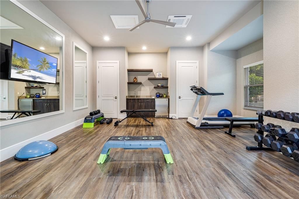 Fitness Equipment, Interior, Recessed Lighting, Wood Texture Flooring