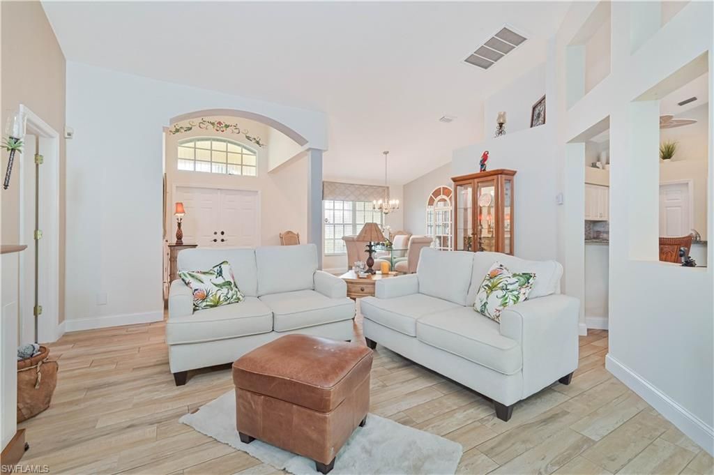 Chandelier, Dining room, Interior, Living room, Pendant Lights, Wood Texture Flooring