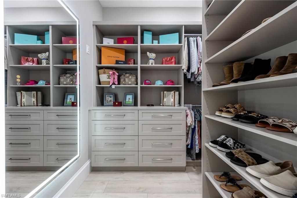 Interior, Walk-in Closets, Wood Texture Flooring