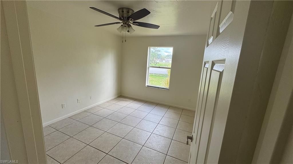 Empty room, Interior
