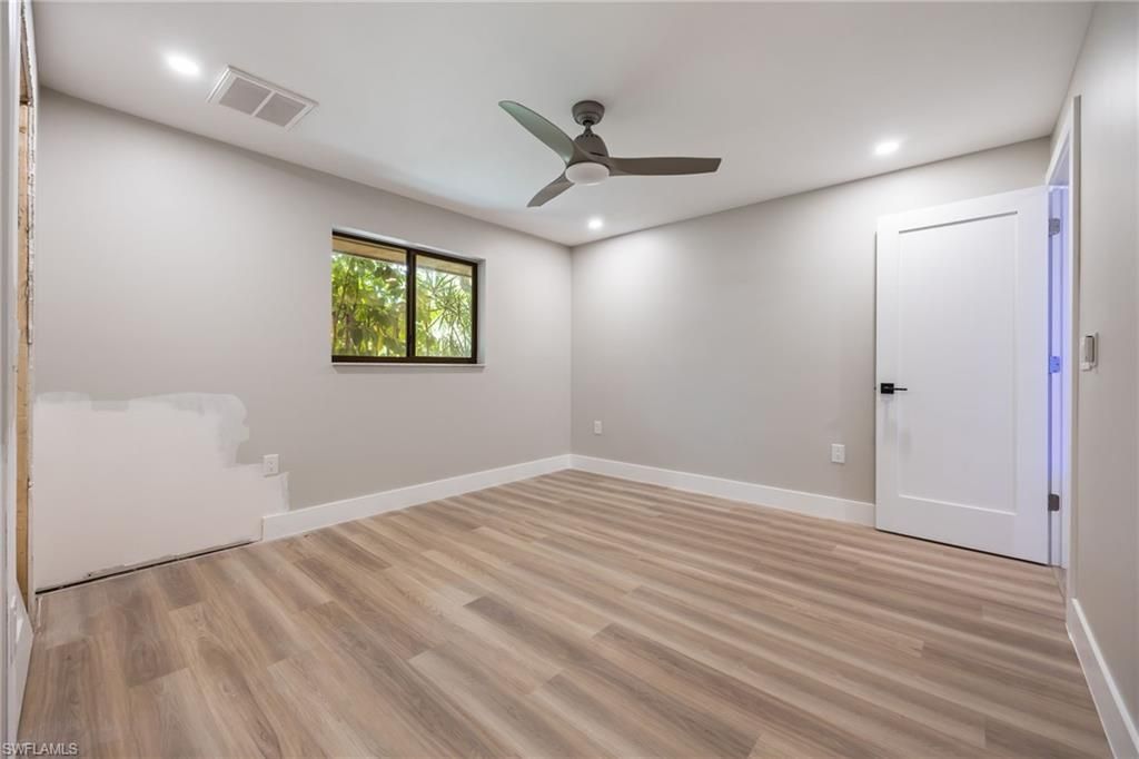 Empty room, Interior, Recessed Lighting, Wood Texture Flooring