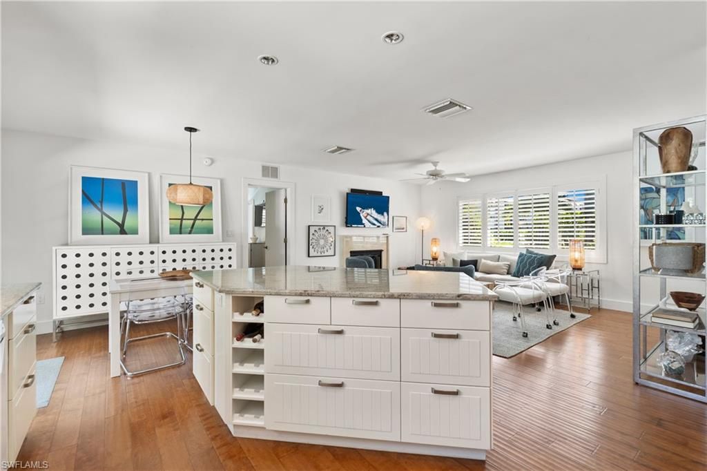 Interior, Living room, Pendant Lights, Recessed Lighting, Wood Texture Flooring