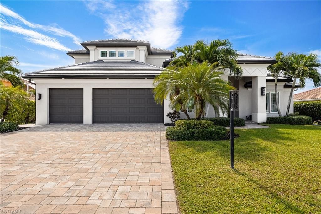 Attached, Exterior, Facade, Mediterranean