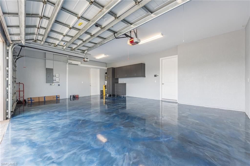 Garage, Interior