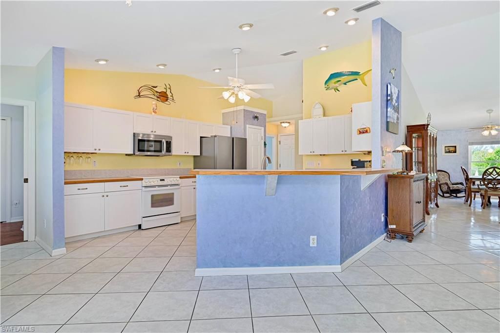 Dining room, Interior, Kitchen, Recessed Lighting, Stainless Steel Appliances