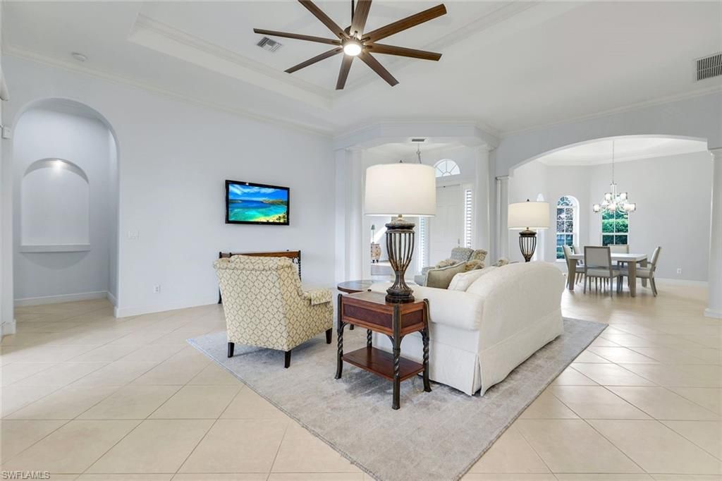 Chandelier, Dining room, Interior, Living room