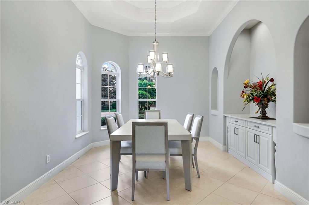 Chandelier, Dining room, Interior, Pendant Lights