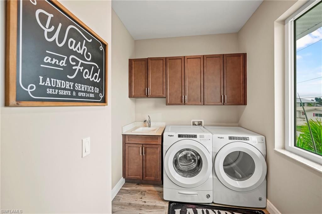 Interior, Washer, Wood Texture Flooring