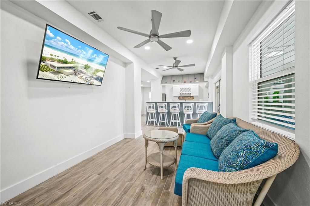 Interior, Recessed Lighting, Wood Texture Flooring