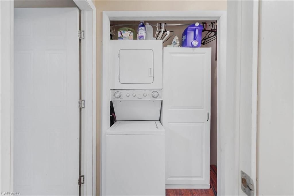 Interior, Utility Closets, Washer, Wood Texture Flooring