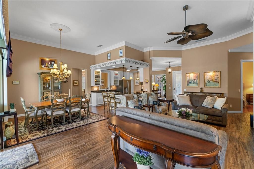 Chandelier, Dining room, Interior, Living room, Pendant Lights, Wood Texture Flooring