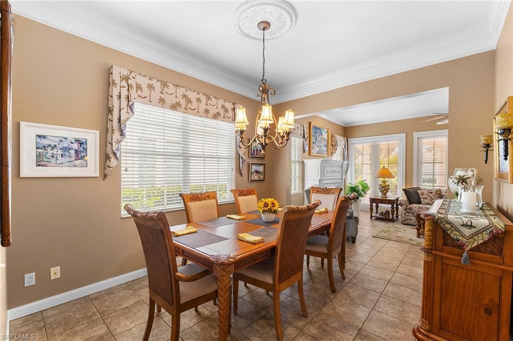 Chandelier, Dining room, Interior, Living room
