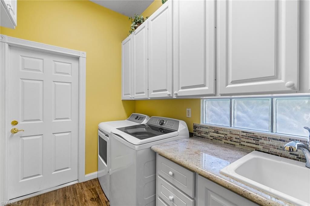 Interior, Washer, Wood Texture Flooring