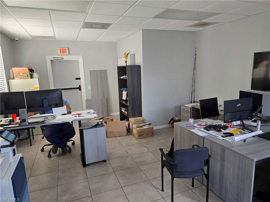 Home Office, Interior