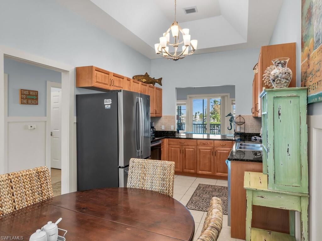 Chandelier, Dining room, Interior, Kitchen, Pendant Lights