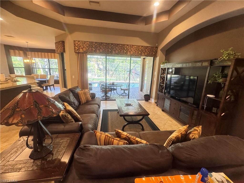 Dining room, Interior, Living room, Pendant Lights, Recessed Lighting