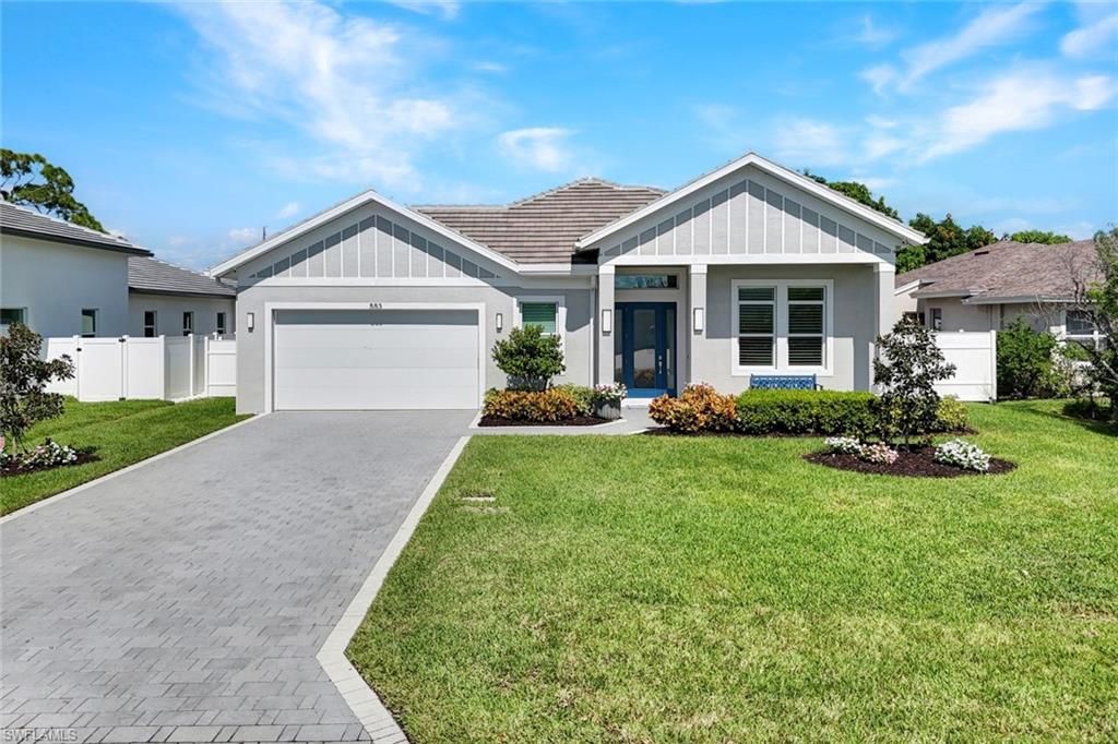 Attached, Exterior, Facade, Ranch