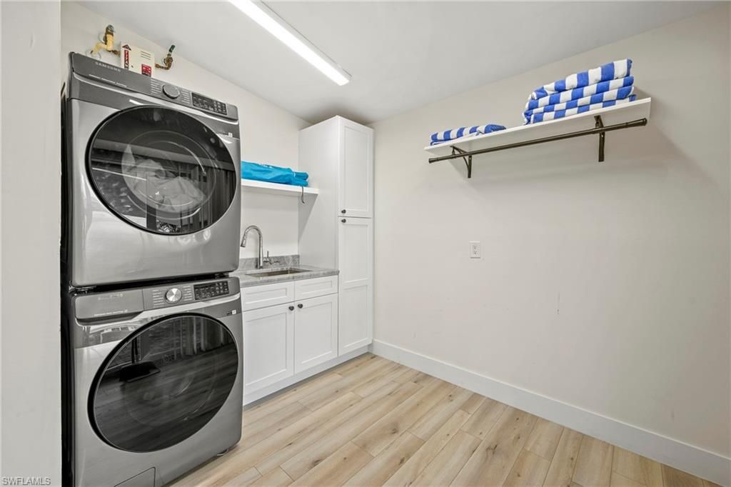 Interior, Utility Closets, Washer, Wood Texture Flooring