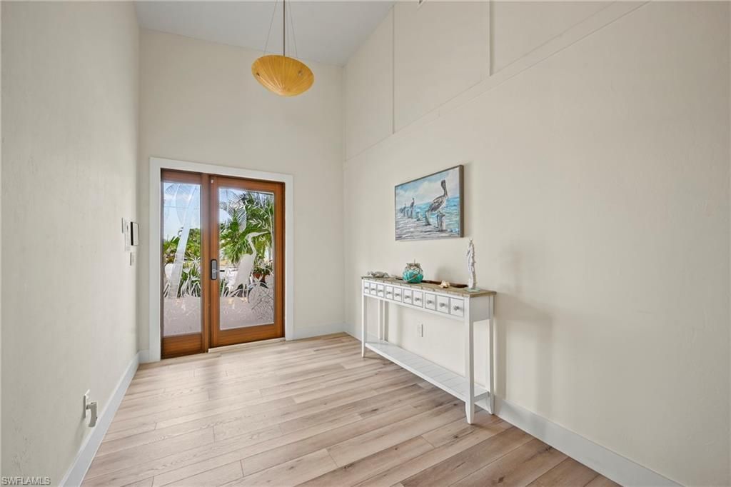 Interior, Pendant Lights, Wood Texture Flooring