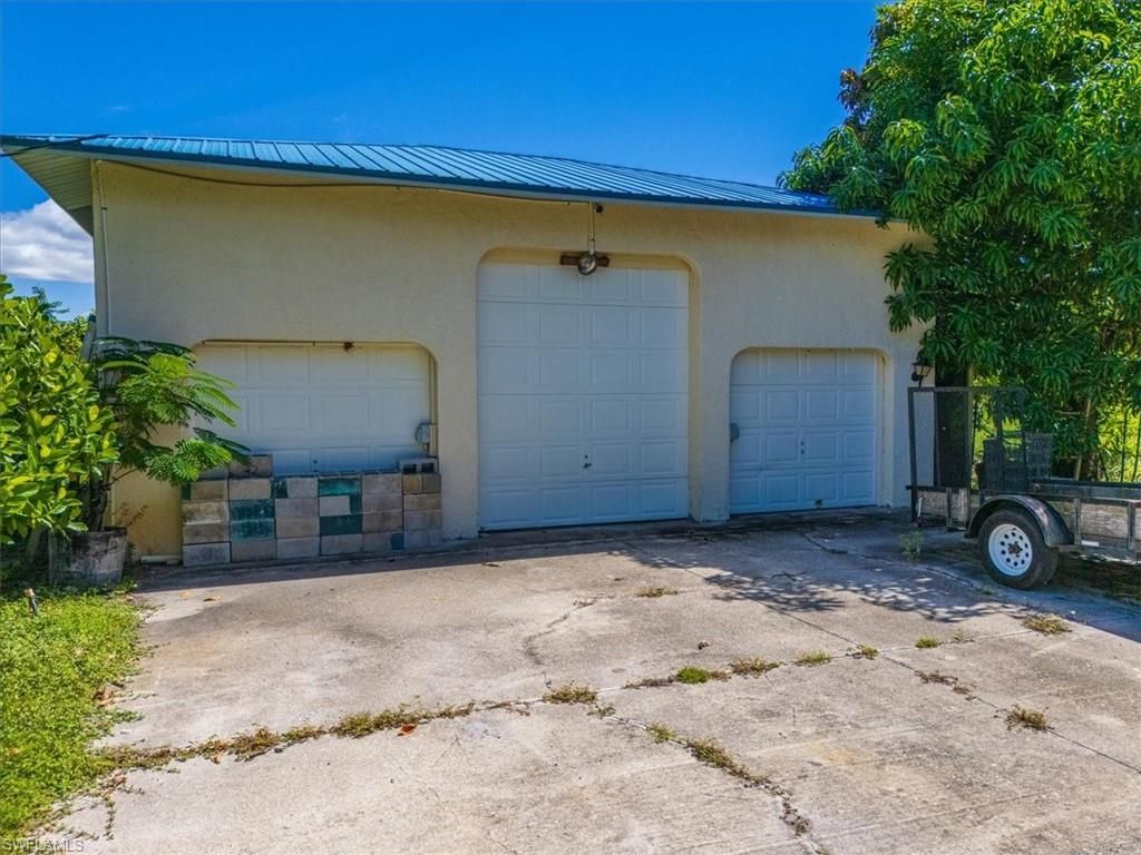 Detached Garage, Exterior