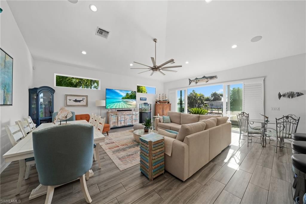 Dining room, Interior, Living room, Pendant Lights, Recessed Lighting, Wood Texture Flooring