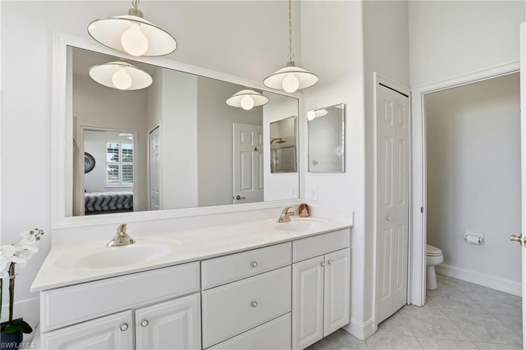 Bathroom, Dual Sink Vanities, Interior, Pendant Lights