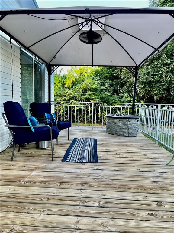 Exterior, Wood Texture Flooring