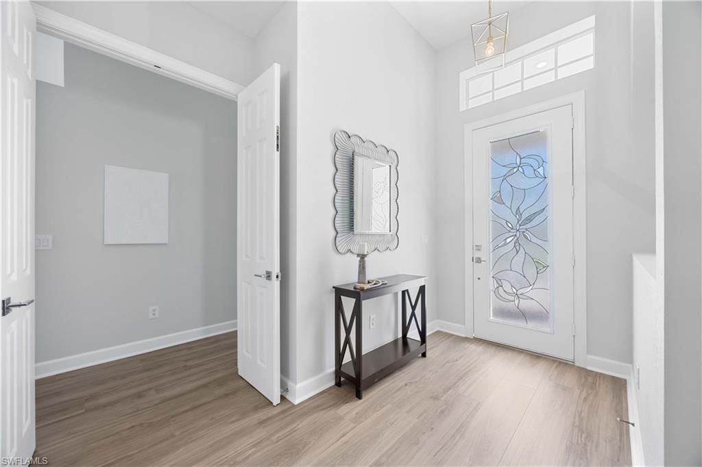 Interior, Pendant Lights, Wood Texture Flooring