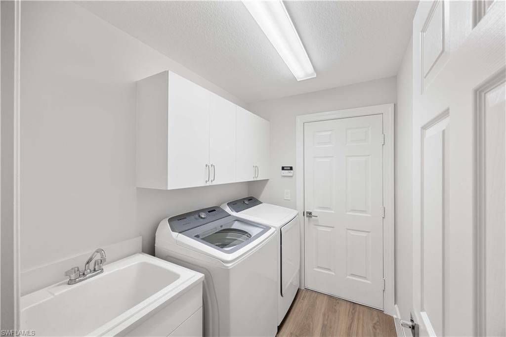 Interior, Washer, Wood Texture Flooring