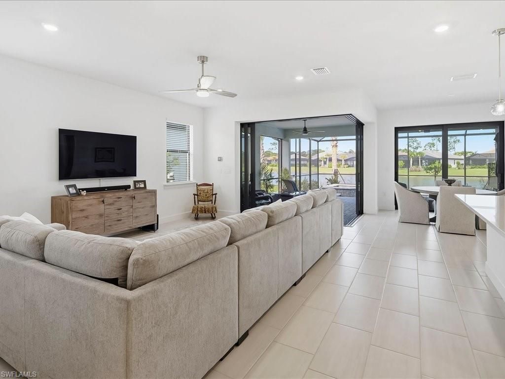 Dining room, Interior, Living room, Pendant Lights, Recessed Lighting