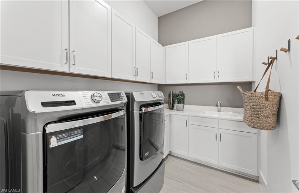 Interior, Washer, Wood Texture Flooring