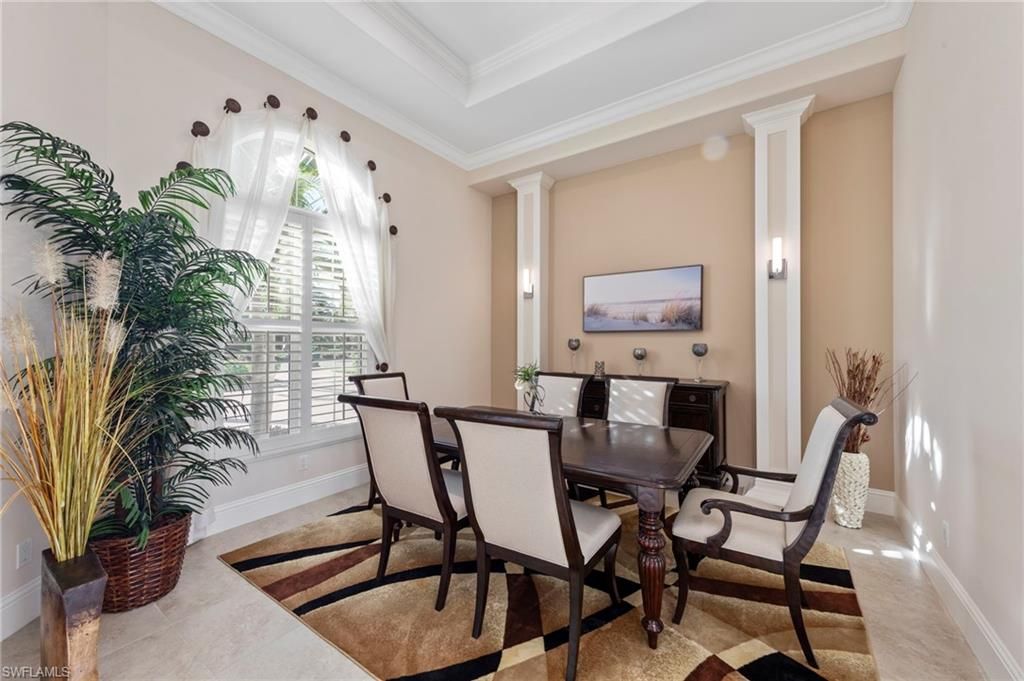 Dining room, Interior
