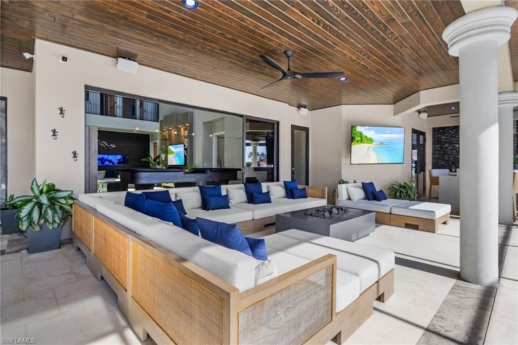 Interior, Living room, Pendant Lights, Recessed Lighting, Wooden Ceilings