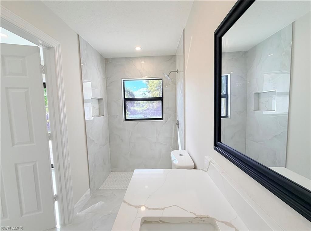 Bathroom, Interior, Marble, Marble Walls, Recessed Lighting