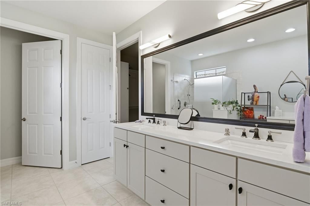 Bathroom, Dual Sink Vanities, Interior, Recessed Lighting