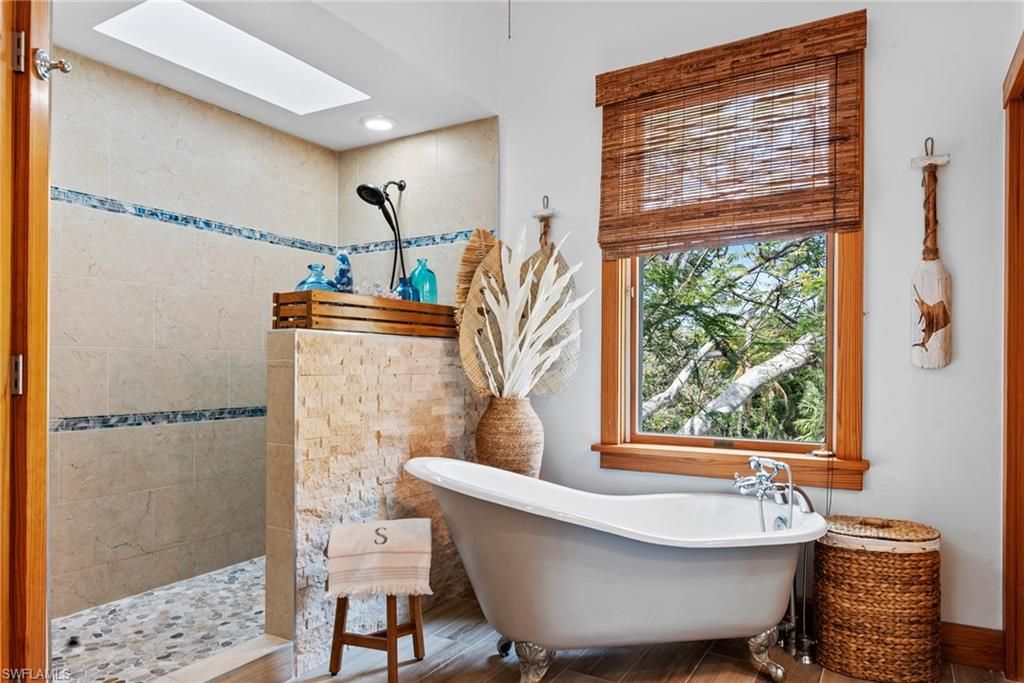 Bathroom, Free Standing Baths, Interior, Recessed Lighting, Wood Texture Flooring