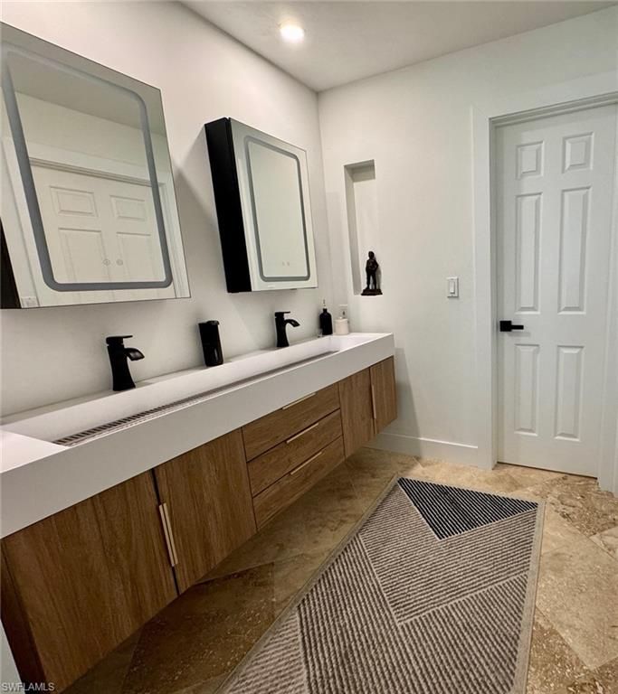 Bathroom, Dual Sink Vanities, Interior, Recessed Lighting