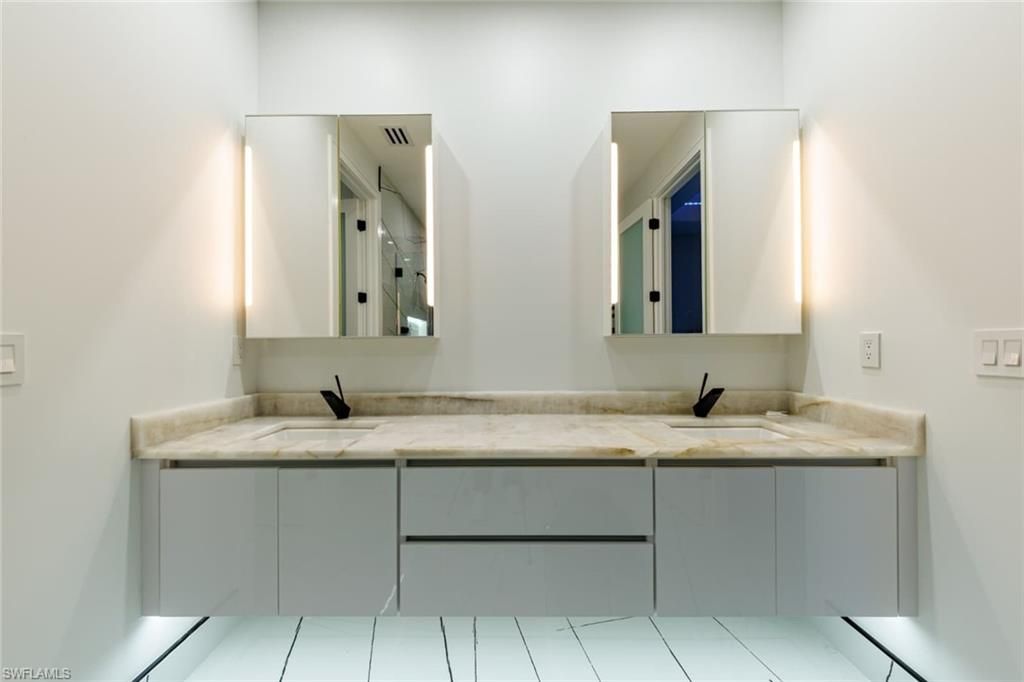 Bathroom, Dual Sink Vanities, Interior