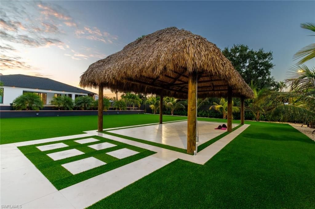 Exterior, Outdoor Kitchen