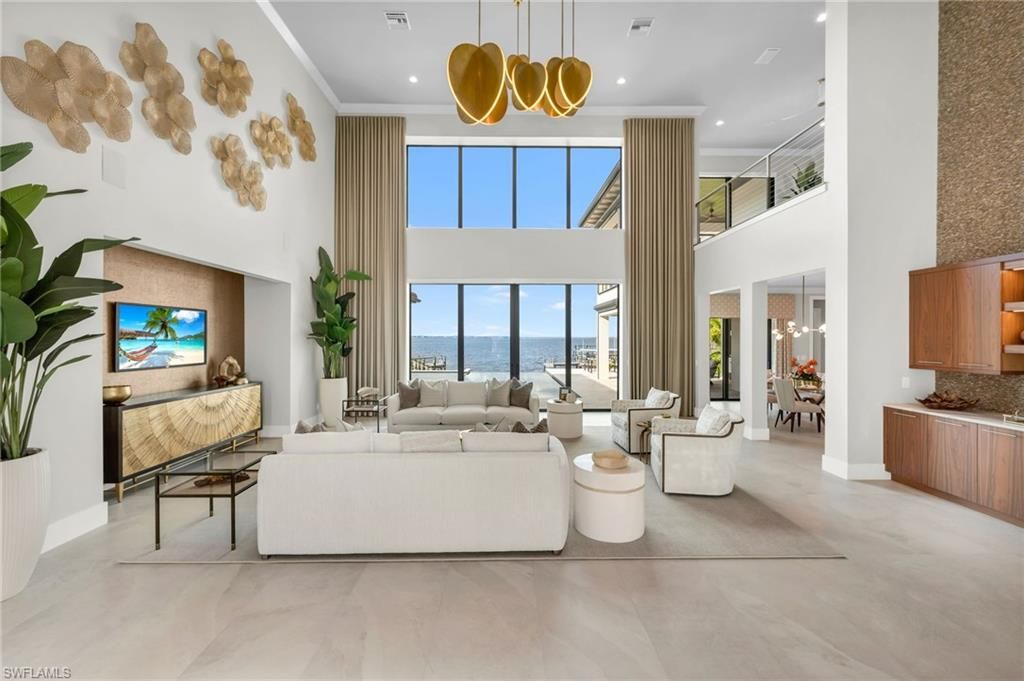 Dining room, Interior, Living room, Pendant Lights, Recessed Lighting, Water