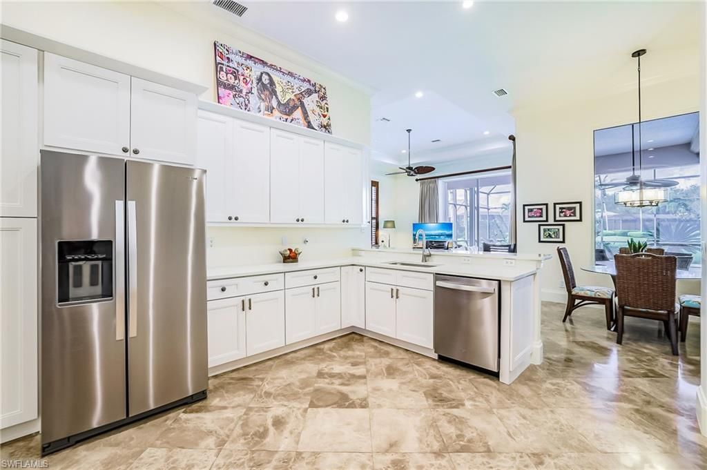 Dining room, Interior, Kitchen, Pendant Lights, Recessed Lighting, Stainless Steel Appliances