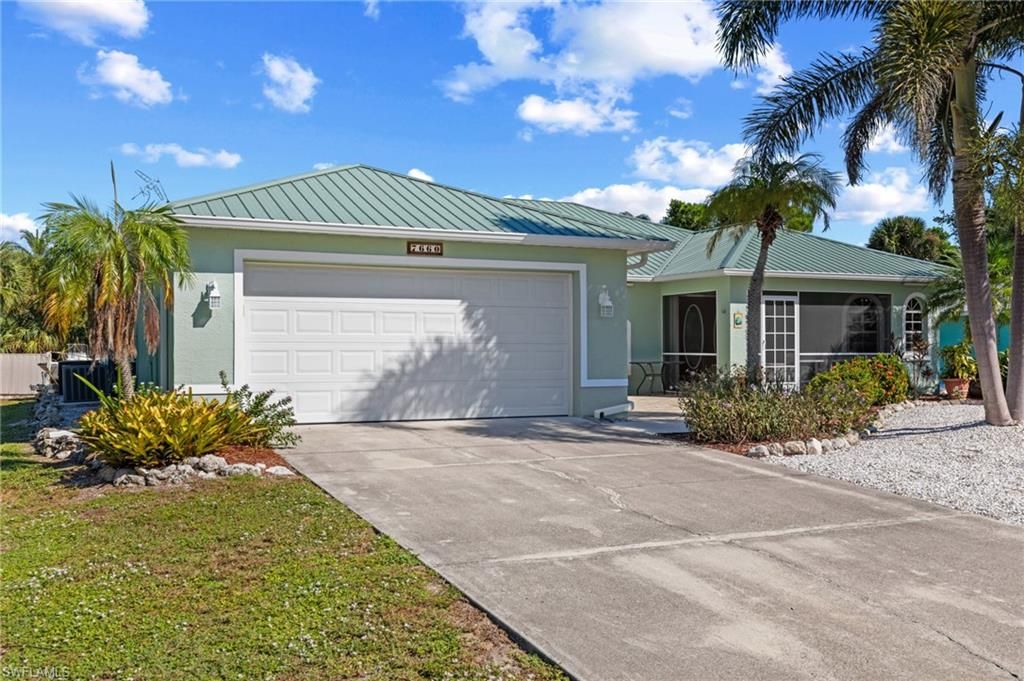 Attached, Exterior, Facade, Ranch