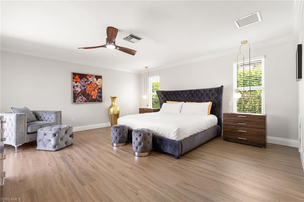 Bedroom, Interior, Pendant Lights, Wood Texture Flooring