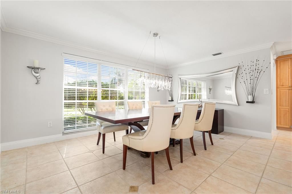 Chandelier, Dining room, Interior, Pendant Lights